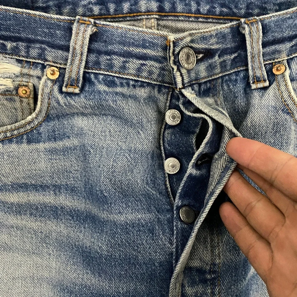 Levis please note